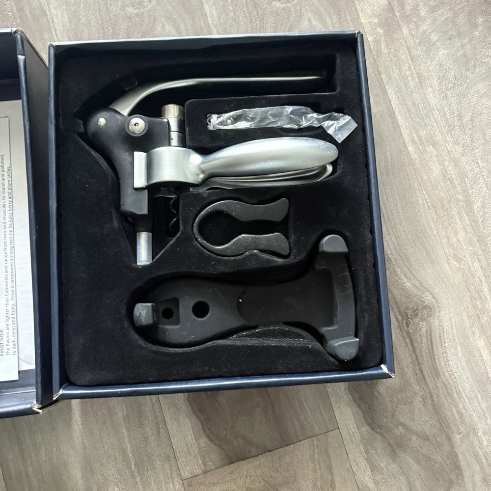 Brookstone Wine Connoisseur's Gift Set-New In Original‎ Box